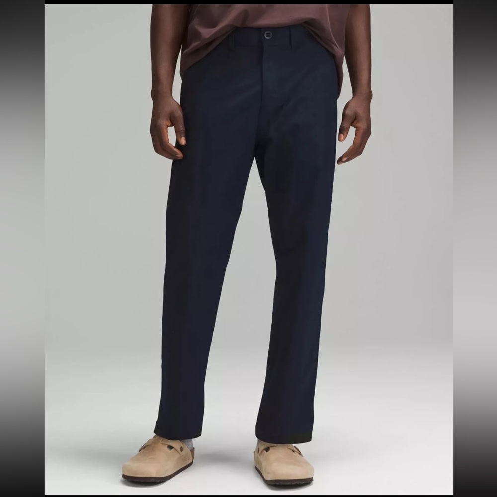 lululemon Men Relaxed-Tapered Smooth Twill Trouser 27" True Navy Size 38 LM5AN1S